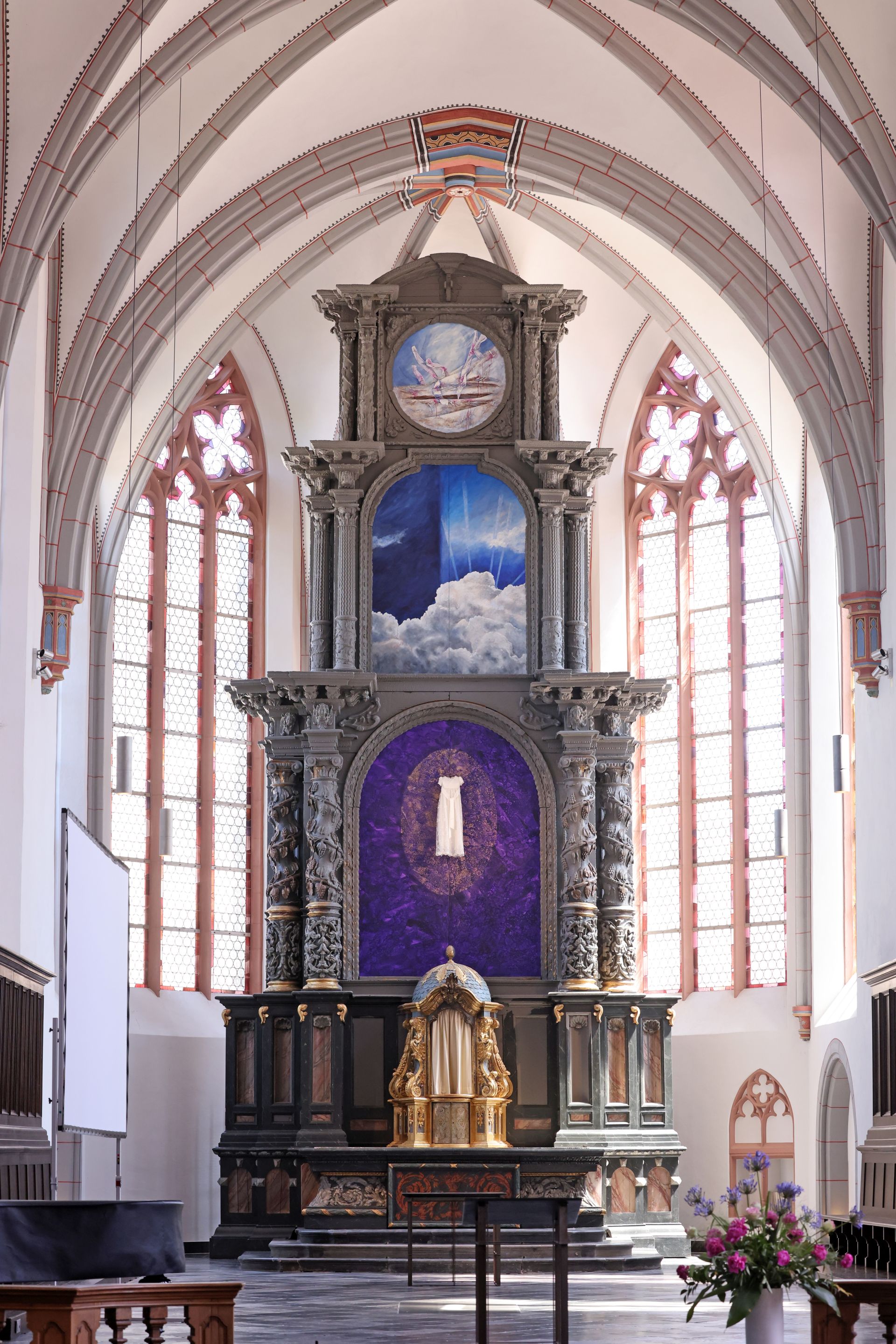 Kunst-Installation im Hochaltar der Citykirche Aachen (c) Domkapitel Aachen /Andreas Steindl