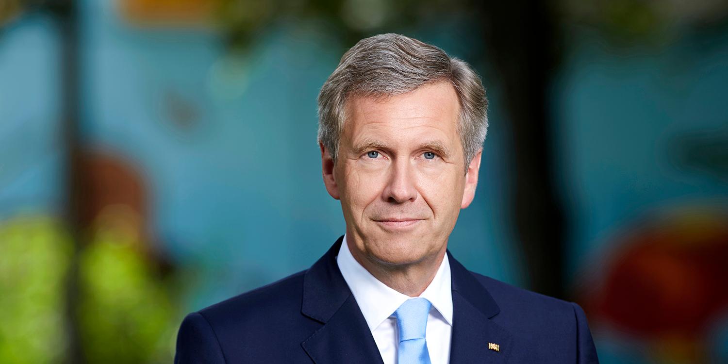 Eingeleitet wird das Rahmenprogramm mit einer Ansprache im Hohen Dom zu Aachen durch Bundespräsident a.D. Christian Wulff.