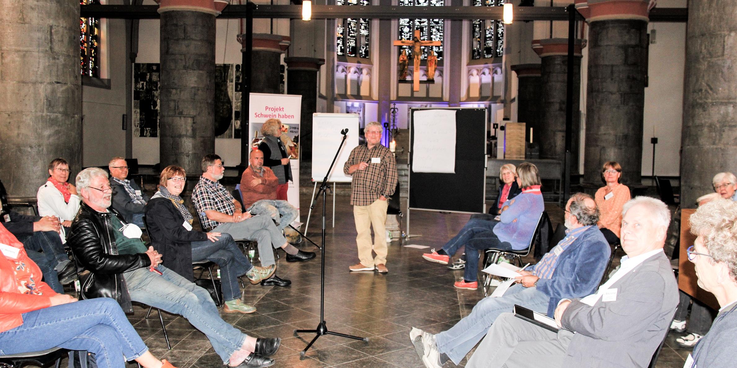 Rege Beteiligung live und online bei der Auftaktveranstaltung des Projekts „Schwein haben“.