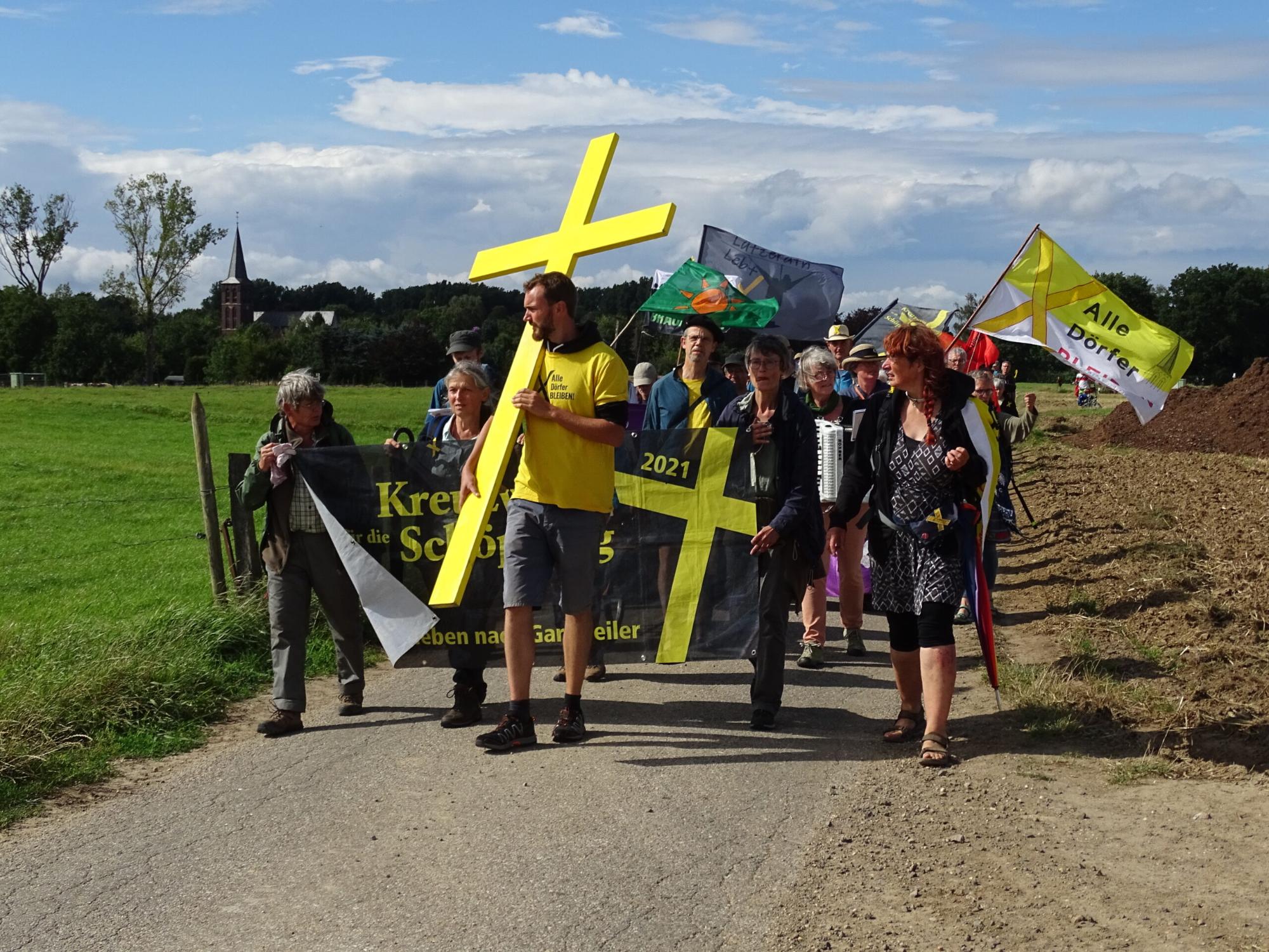 Kreuzweg für die Schöpfung von Lützerath nach Büchel (c) Quellenangabe Kreuzweg-Gorleben-Garzweiler.de