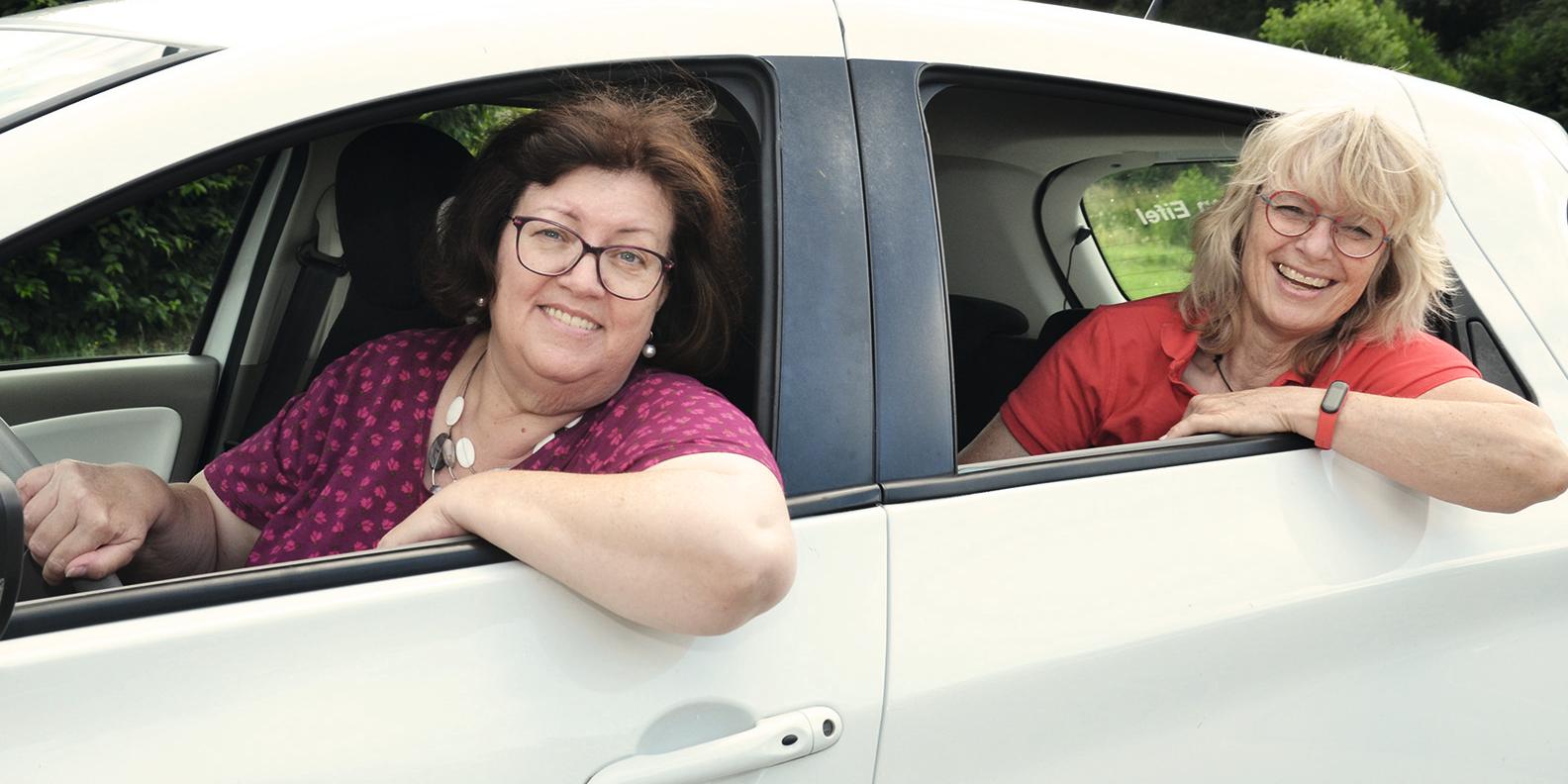 Bieten soziale mobile Schuldnerberatung an (v.l.): Andrea Zens und Annette Schäfer.