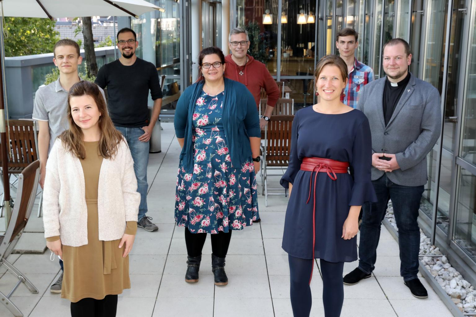 Engagieren sich in der Basis-AG „Leben und Glauben von Jugendlichen und jungen Erwachsenen“: Mirjam Tannenbaum, Karina Siegers (vordere Reihe v.l.), Benedict Peters, Sabine Bischof, Pfarrer Thomas Schlütter (mittlere Reihe v.l.), Dominik Kraues, Pfarrer Achim Köhler und Tom Tauer (hintere Reihe v.l.) (c) Bistum Aachen/Andreas Steindl