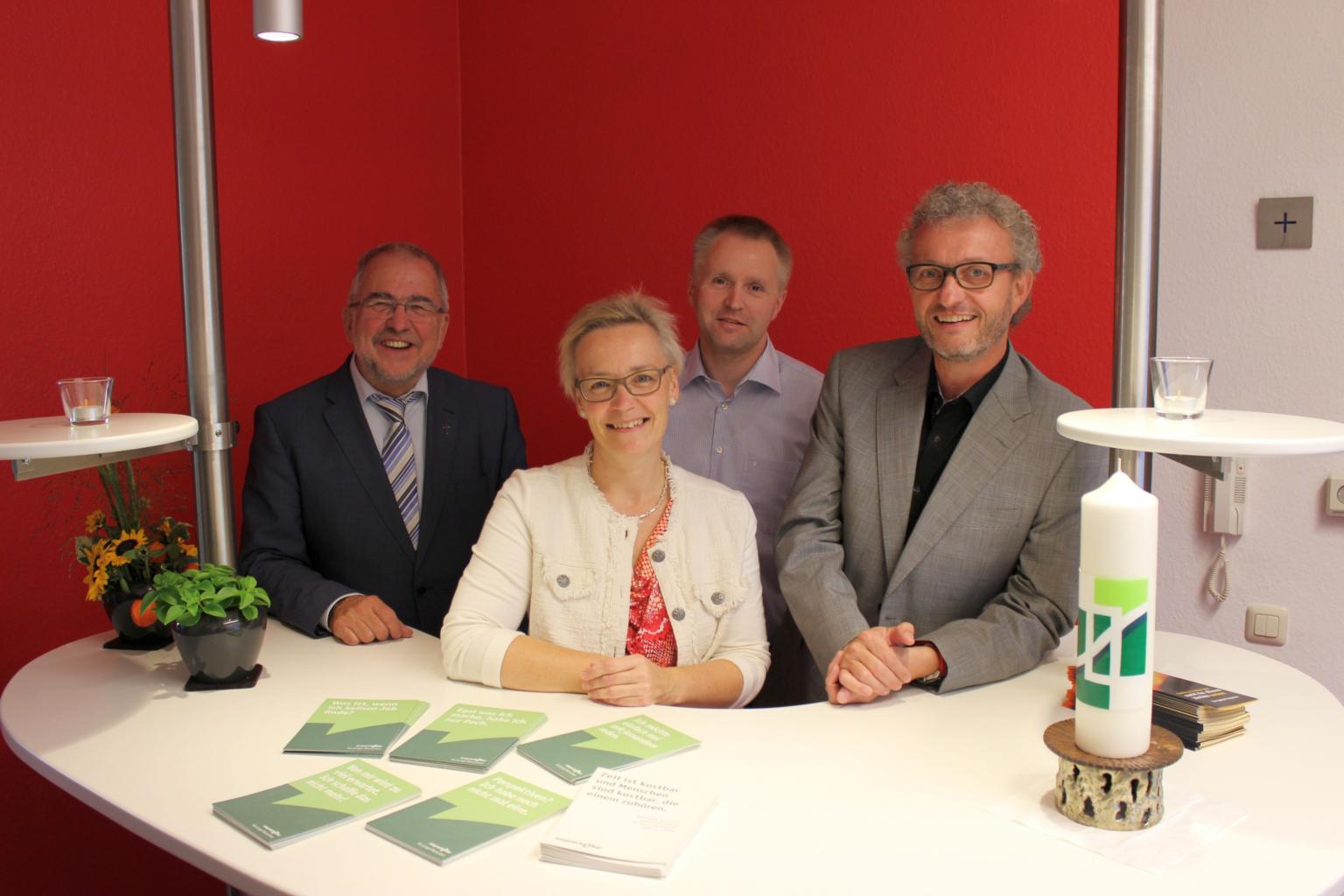 Am 1. Oktober 2014 ist die „ansprechBar” mit Pfarrer Hans-Georg Schornstein (l.) an den Start gegangen. Mit dabei waren auch: Klaus Szudra, Andrea Kett und Dr. Manfred Körber. (c) Bistum Aachen/ Anja Klingbeil