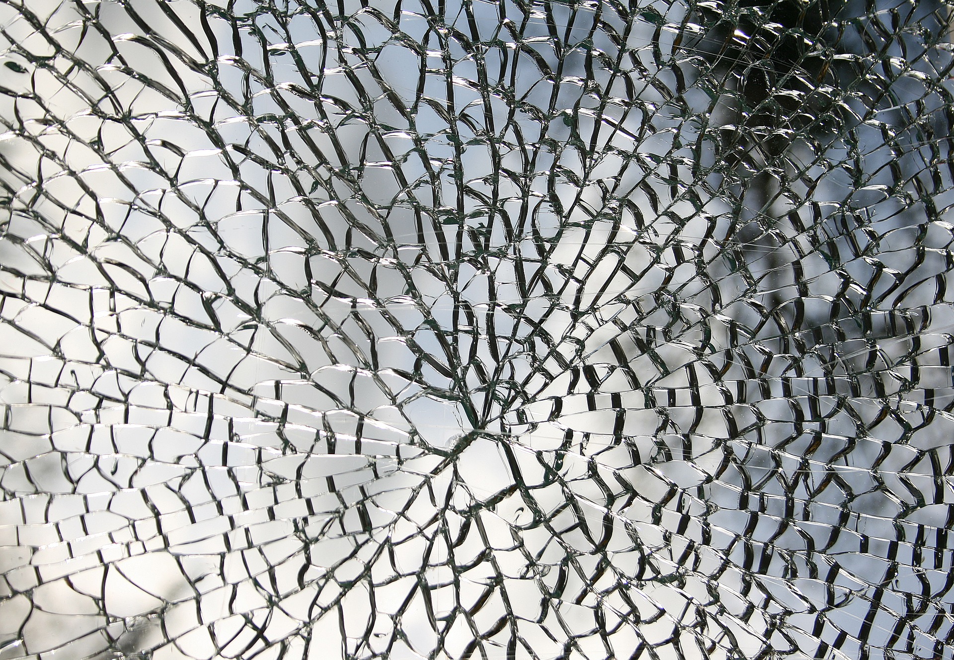 Zerbrochene Scheibe (c) www.pixabay.com