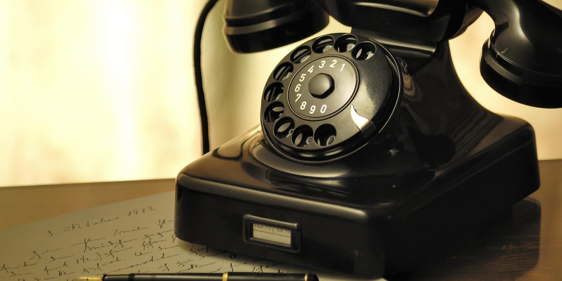 Telefon (c) Bild von Stefan Kuhn auf Pixabay