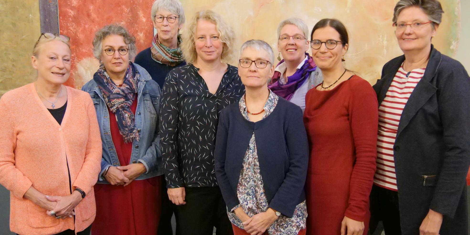 Stefanie Müller, Astrid Sistig, Annette Lenders, Dr. Aurica Jax, Irmgard Zielenbach, Gunda Hagens, Dr. Annette Jantzen, Ingrid Scholz (v.l.) (c) Bistum Aachen - Anja Klingbeil