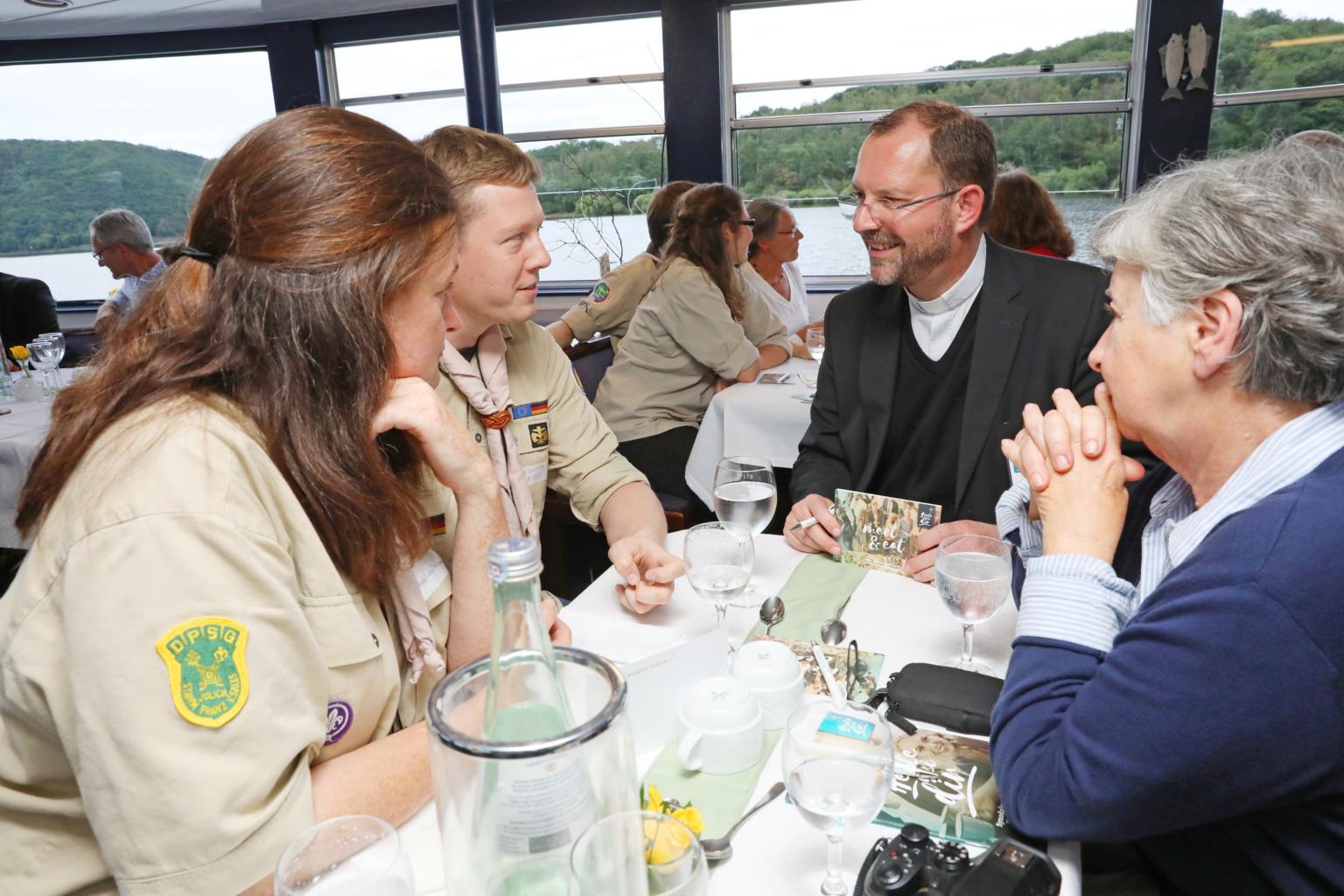 Generalvikar Dr. Andreas Frick im Gespräch (c) Bistum Aachen - Andreas Steindl