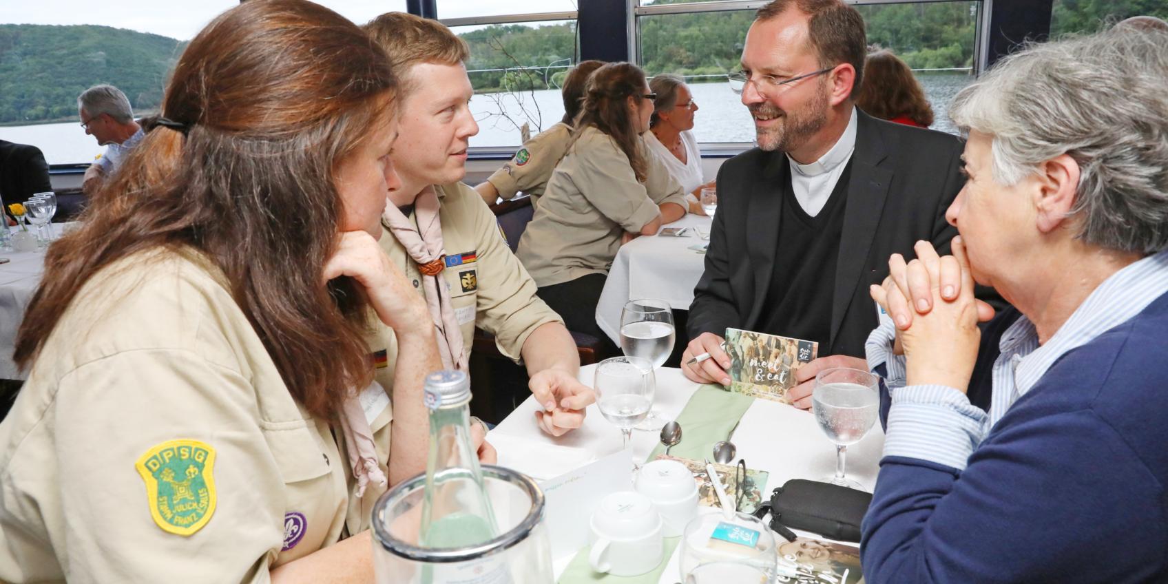 Generalvikar Dr. Andreas Frick im Gespräch (c) Bistum Aachen - Andreas Steindl