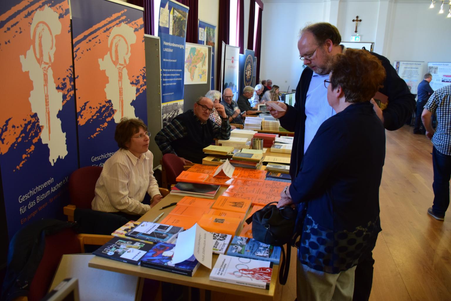 Geschichtsverein beim 3. Euregionalen Geschichtsmarkt in der Abtei Rolduc (c) Dieter Zilgens