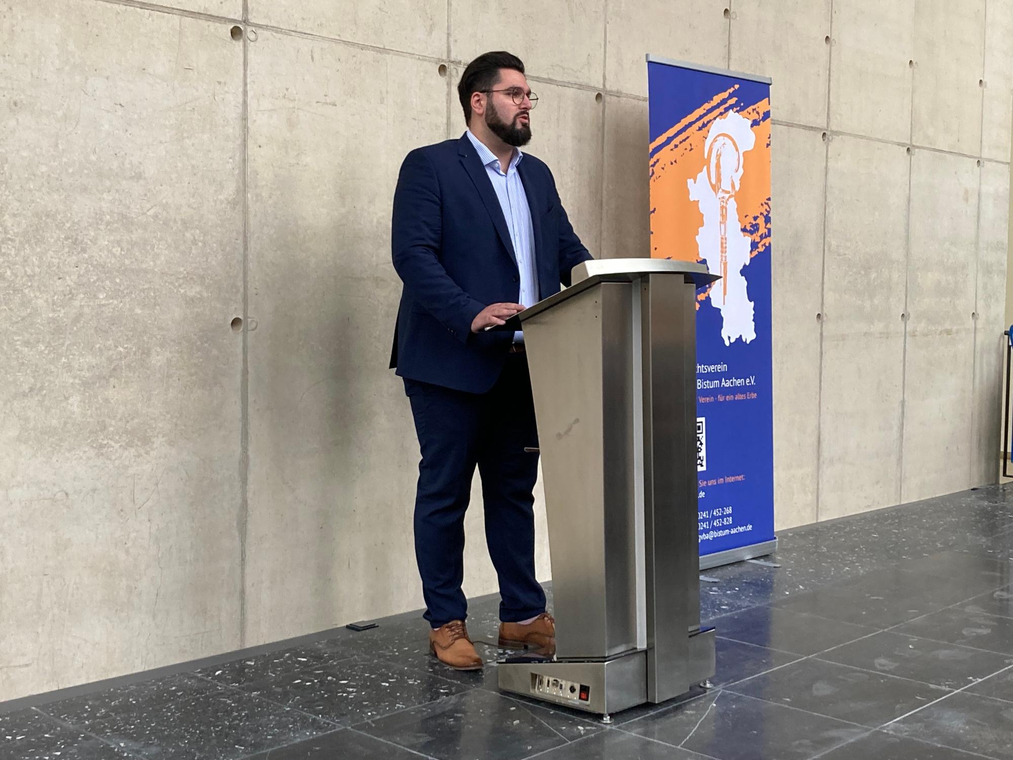 Keywan Klaus Münster beim Vortrag im BDA am 02.05.2024