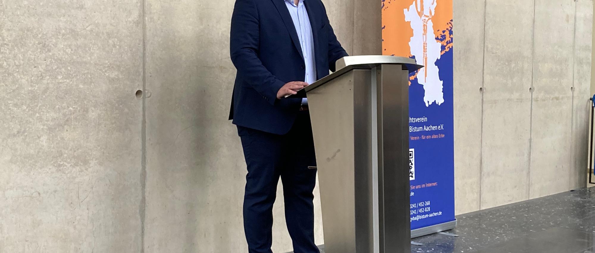 Keywan Klaus Münster beim Vortrag im BDA am 02.05.2024