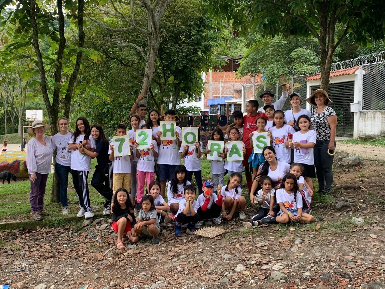 Die an der 72-Stunden-Aktion Beteiligten von Concern Universal in Ibagué.