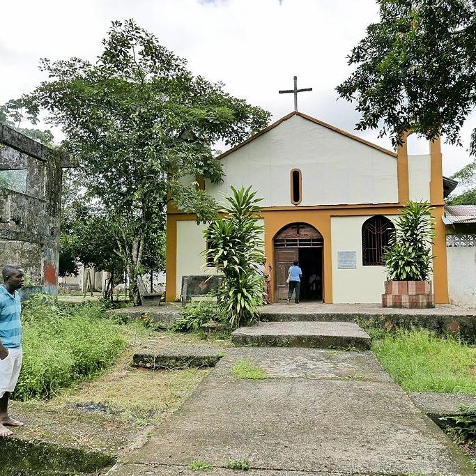 Kirche in Bellavista, Bojaya, Kolumbien, Ort des FARC-Anschlags 2002