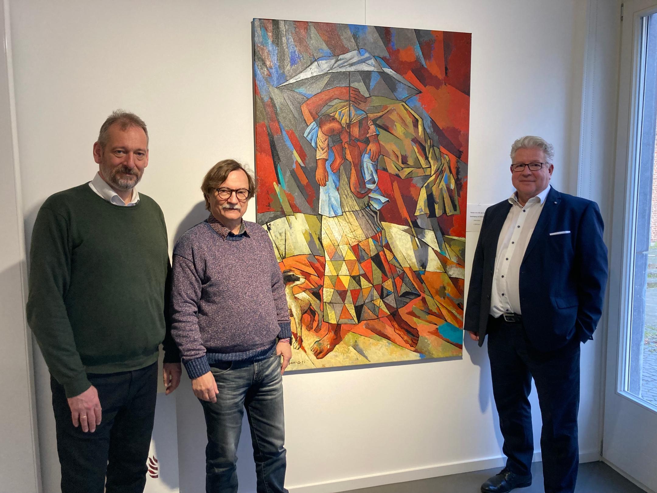 Die Kooperationspartner der Ausstellung v. l. n. r.: Markus Offner für den Fachbereich Weltkirche im Generalvikariat, Heribert Rychert für den Diözesanrat der Katholik:inn:en und Marcus Golsong für die Pax-Bank Aachen.