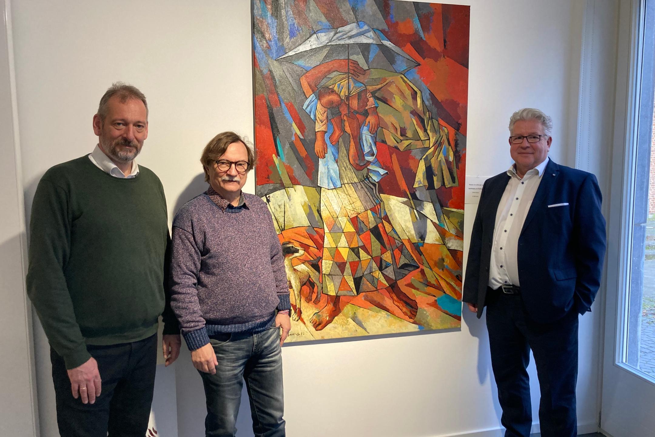 Die Kooperationspartner der Ausstellung v. l. n. r.: Markus Offner für den Fachbereich Weltkirche im Generalvikariat, Heribert Rychert für den Diözesanrat der Katholik:inn:en und Marcus Golsong für die Pax-Bank Aachen.