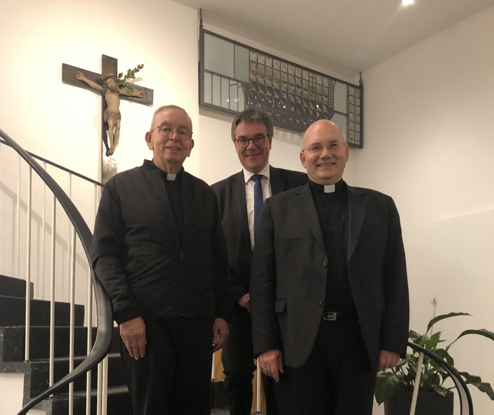 (v. l. n. r.) Monsignore Henao, Stephan Jentgens und Bischof Dr. Helmut Dieser (c) Bistum Aachen