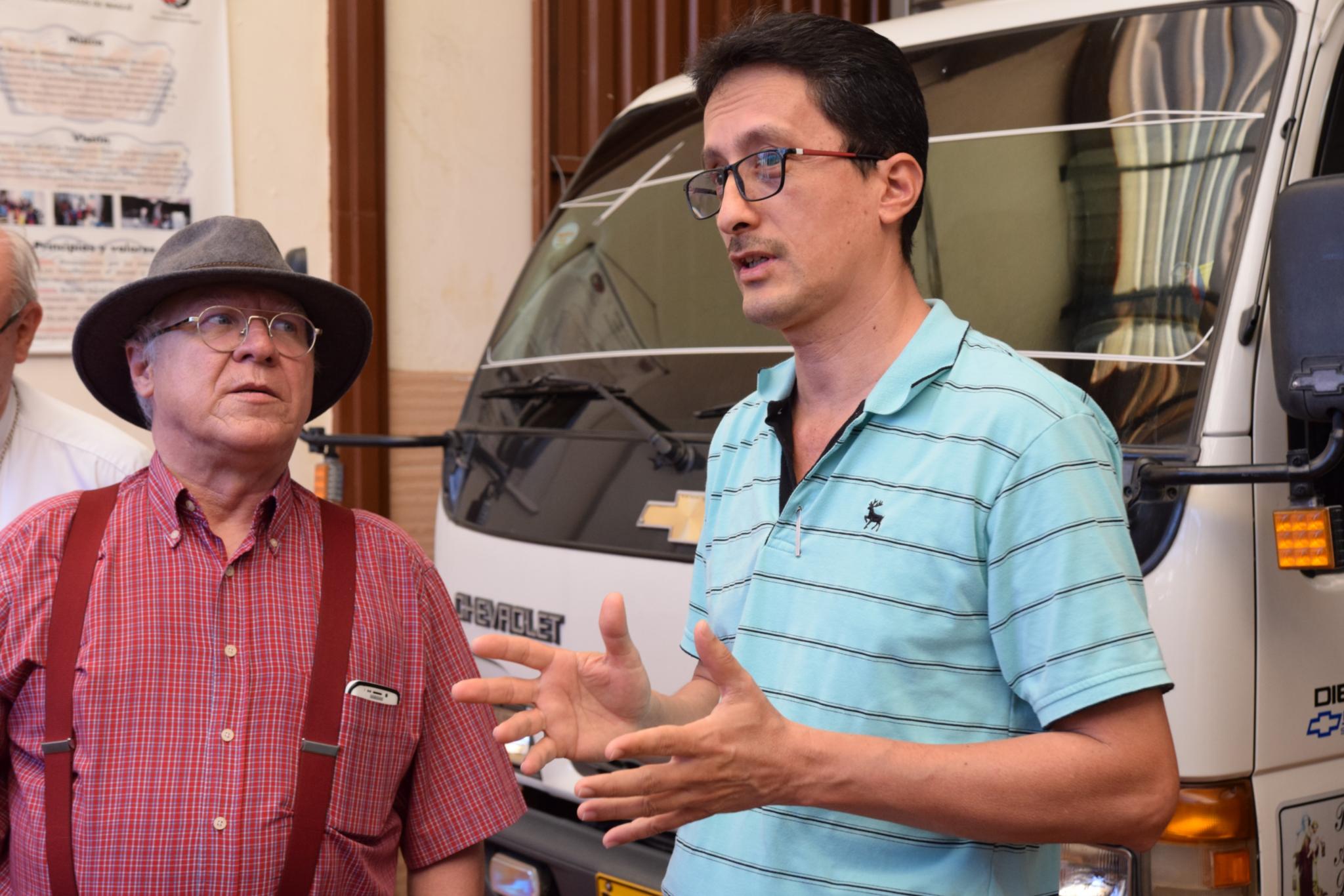 José Alberto Arciniegas (rechts)