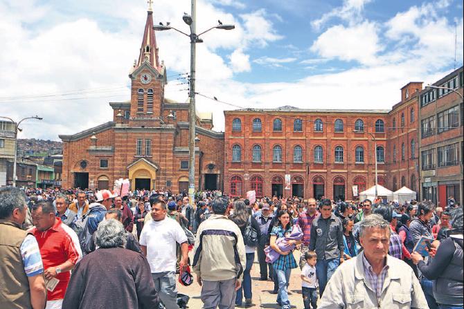 Die pulsierende Mitte des Wallfahrtsortes Divino Niño in Bogotá mit Kirche, Salesianerschule, Buchhandlung und Sozialzentrum.