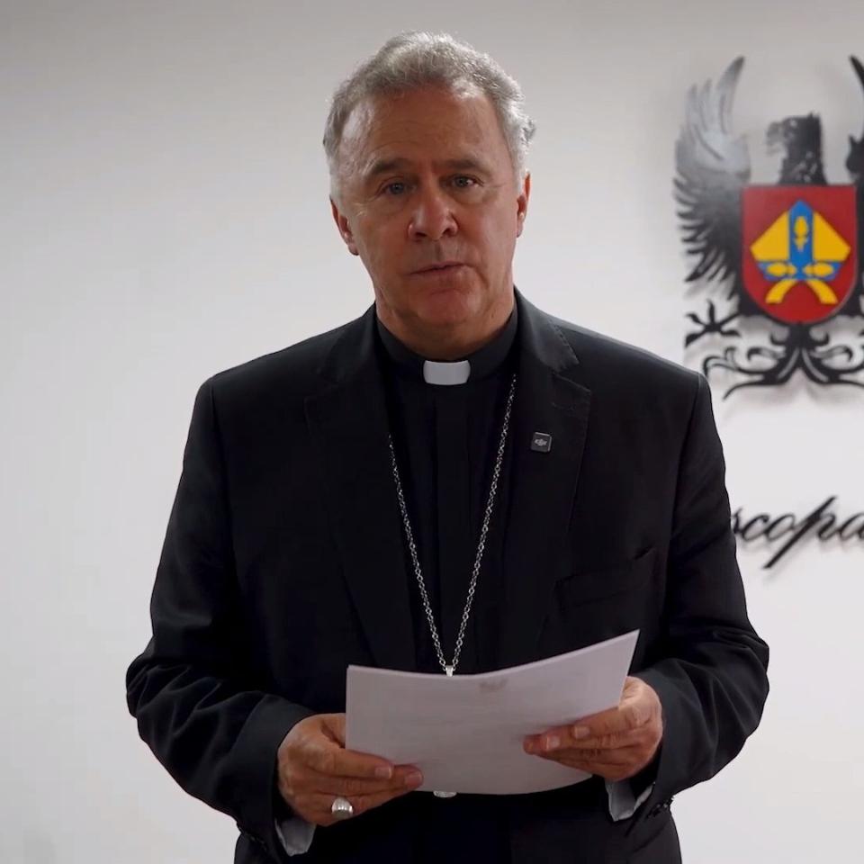 Mons. Germán Medina Acosta bei der Verlesung des Statements der kolumbianischen Bischofskonferenz.