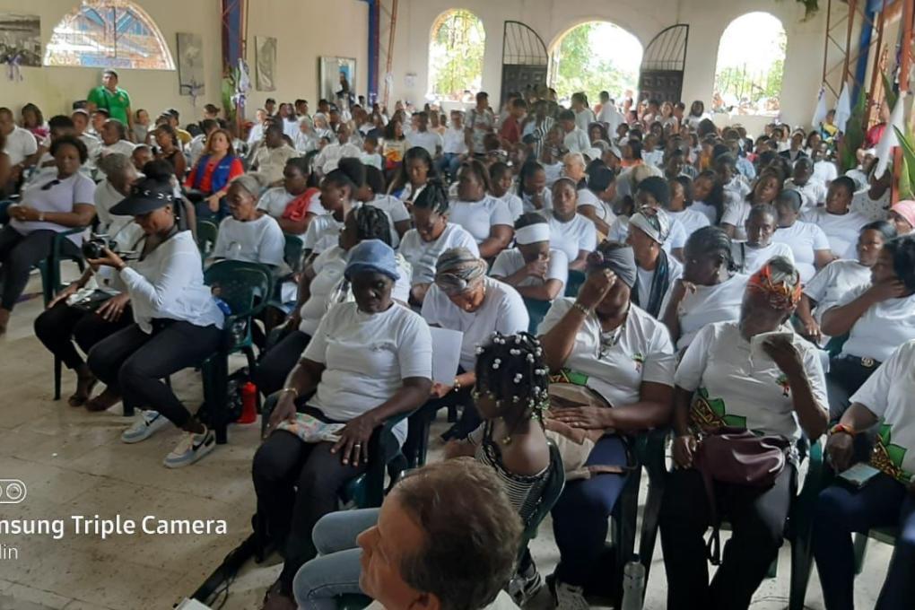 Mitfeiernde beim Gedenkgottesdienst in Bellavista am 2. Mai 2022