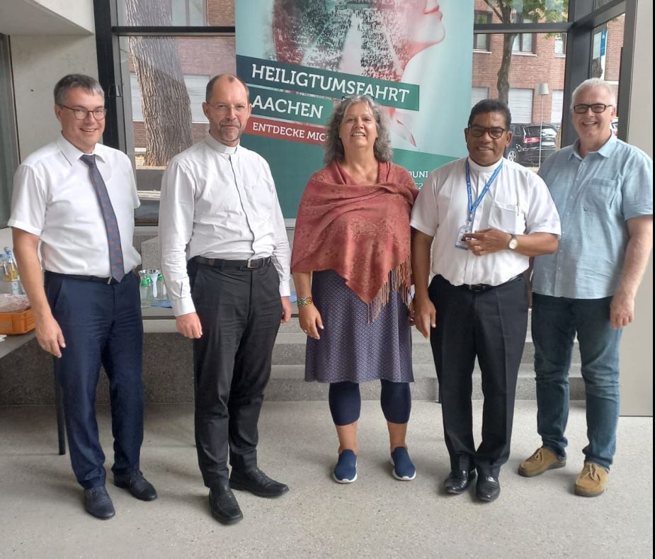 Besuch in Aachen: v. l. n. r. Diözesandirektor Stephan Jentgens, Generalvikar Dr. Andreas Frick, Claudia Witgens, Nationaldirektor Padre Rafael Castillo, Thomas Hoogen (c) privat