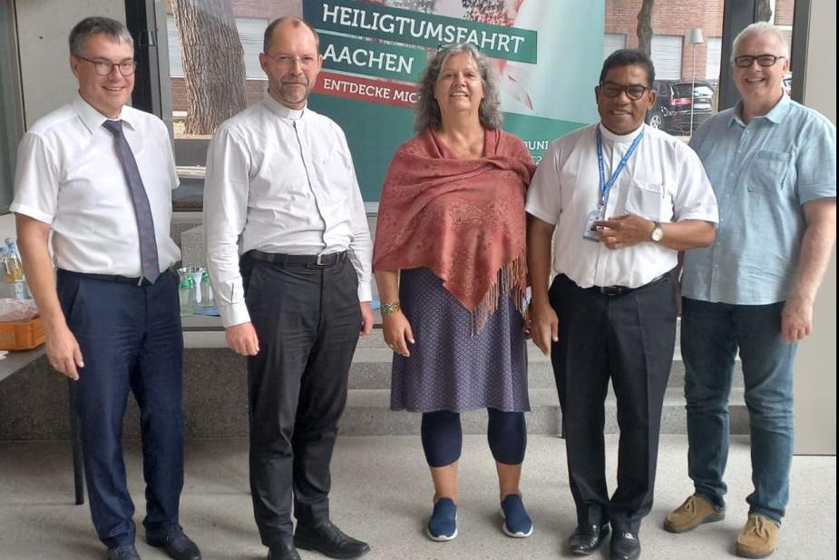 Besuch in Aachen: v. l. n. r. Diözesandirektor Stephan Jentgens, Generalvikar Dr. Andreas Frick, Claudia Witgens, Nationaldirektor Padre Rafael Castillo, Thomas Hoogen
