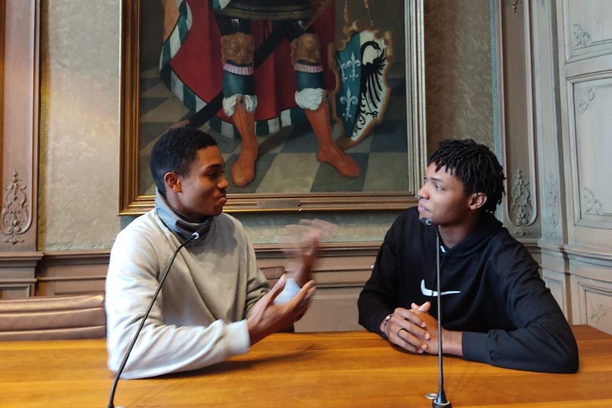 Jailer Cortés und Edwin Narváez im Ratssaal des Aachener Rathauses