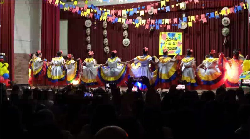 Tanzfestival an der Clara-Fey-Schule in Bogotá (c) privat