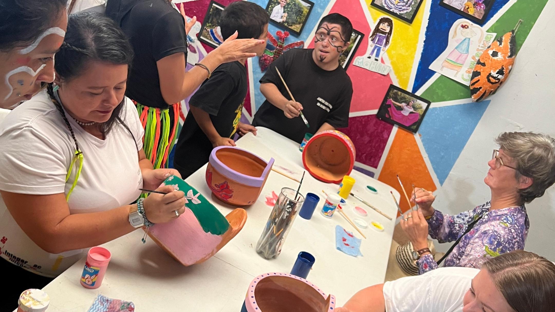 Jetzt wird´s bunt: Bei der Gruppe 'sin limites' entdecken Kinder und Jugendliche inklusiv Werte des Miteinanders.