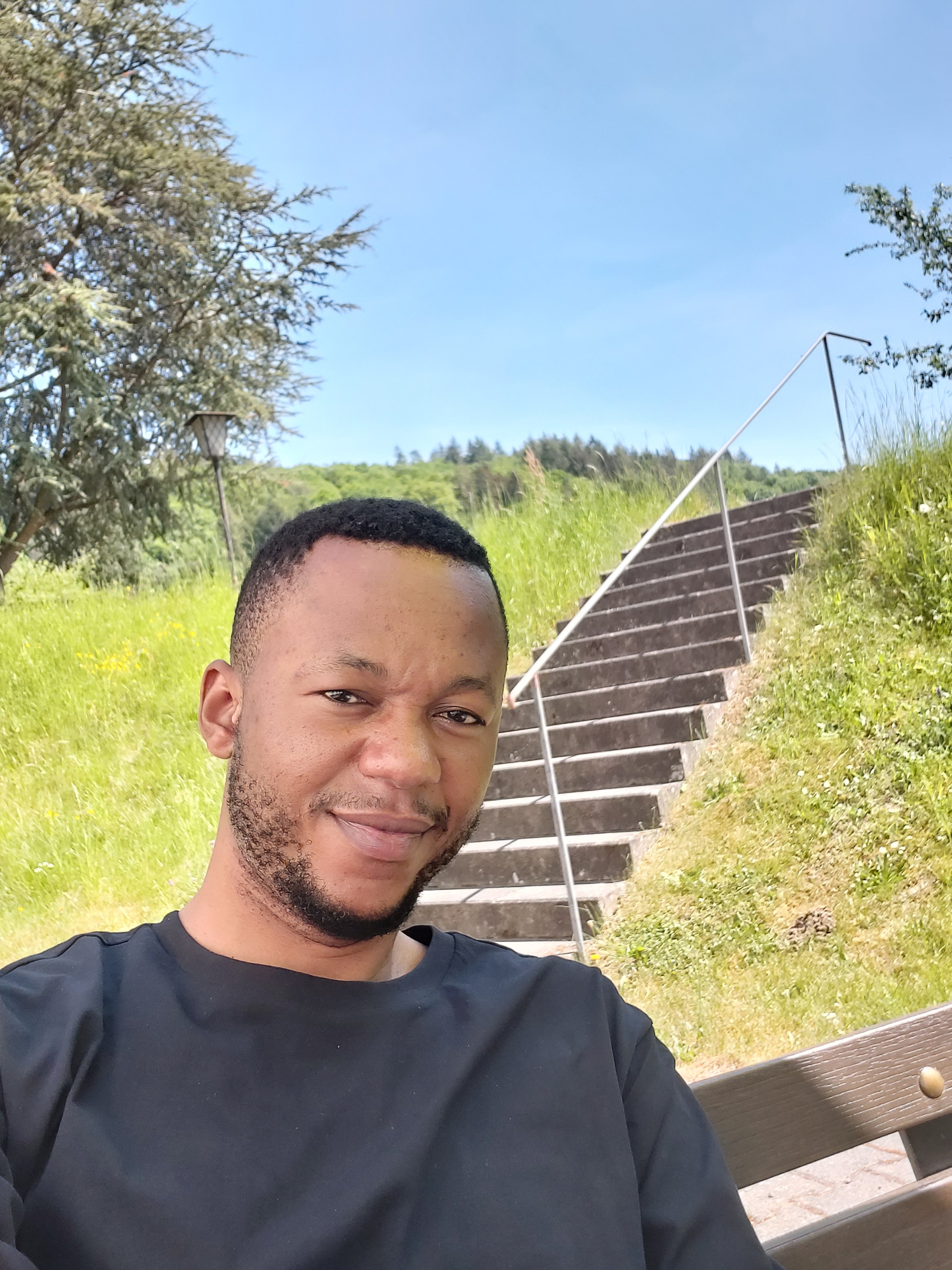 Freut sich auf die gemeinsame Feier mit Jugendlichen: Pastoralreferent Pierre-Willy Ngayitala.