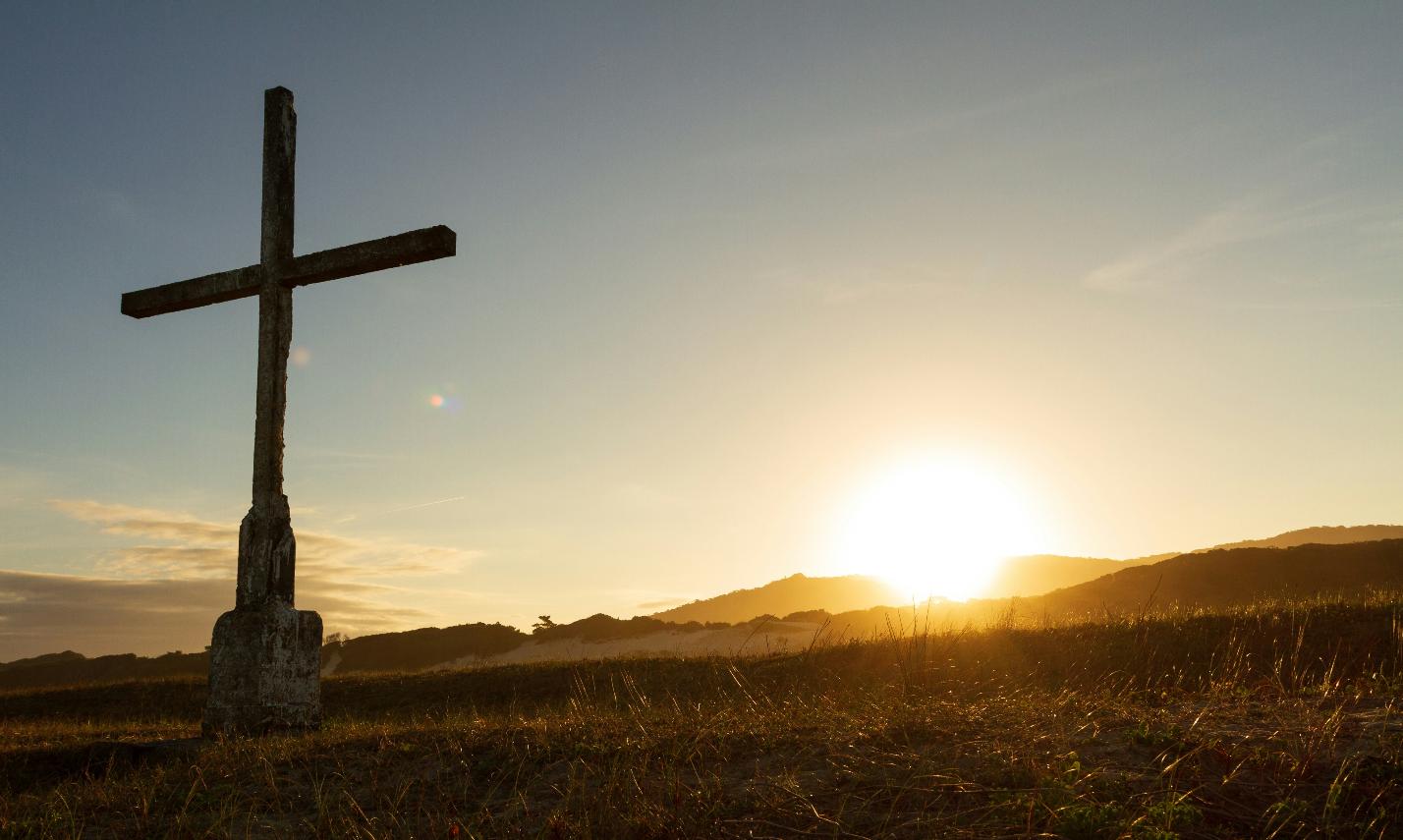 Kreuz und Sonnenaufgang