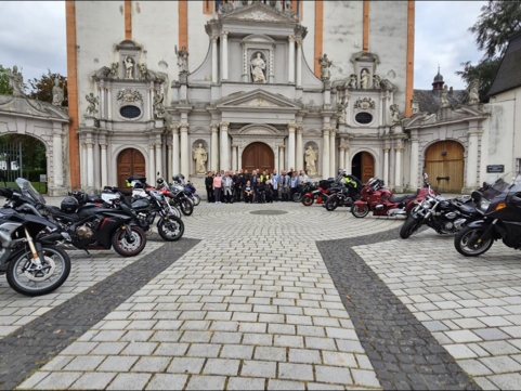 Ziel der Bikerinnen und Biker ist das Grab des Hl. Matthias in der Abtei St. Matthias in Trier, das einzige Apostelgrab nördlich der Alpen.
