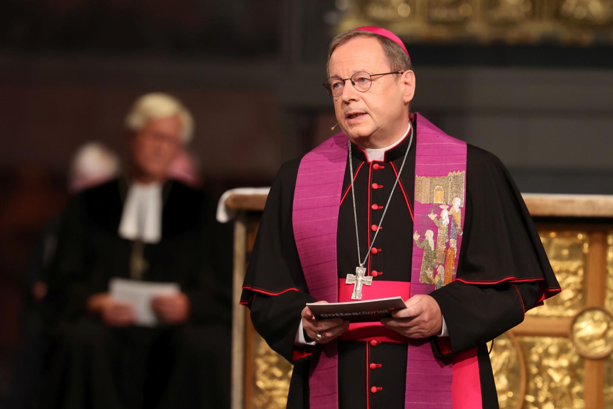 Bischof Dr. Georg Bätzing bei der Predigt