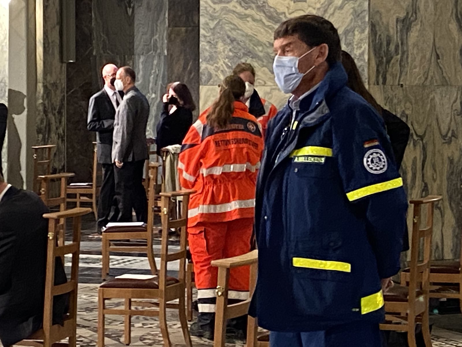 Rettungskräfte im Dom (c) Bistum Aachen - Marliese Kalthoff