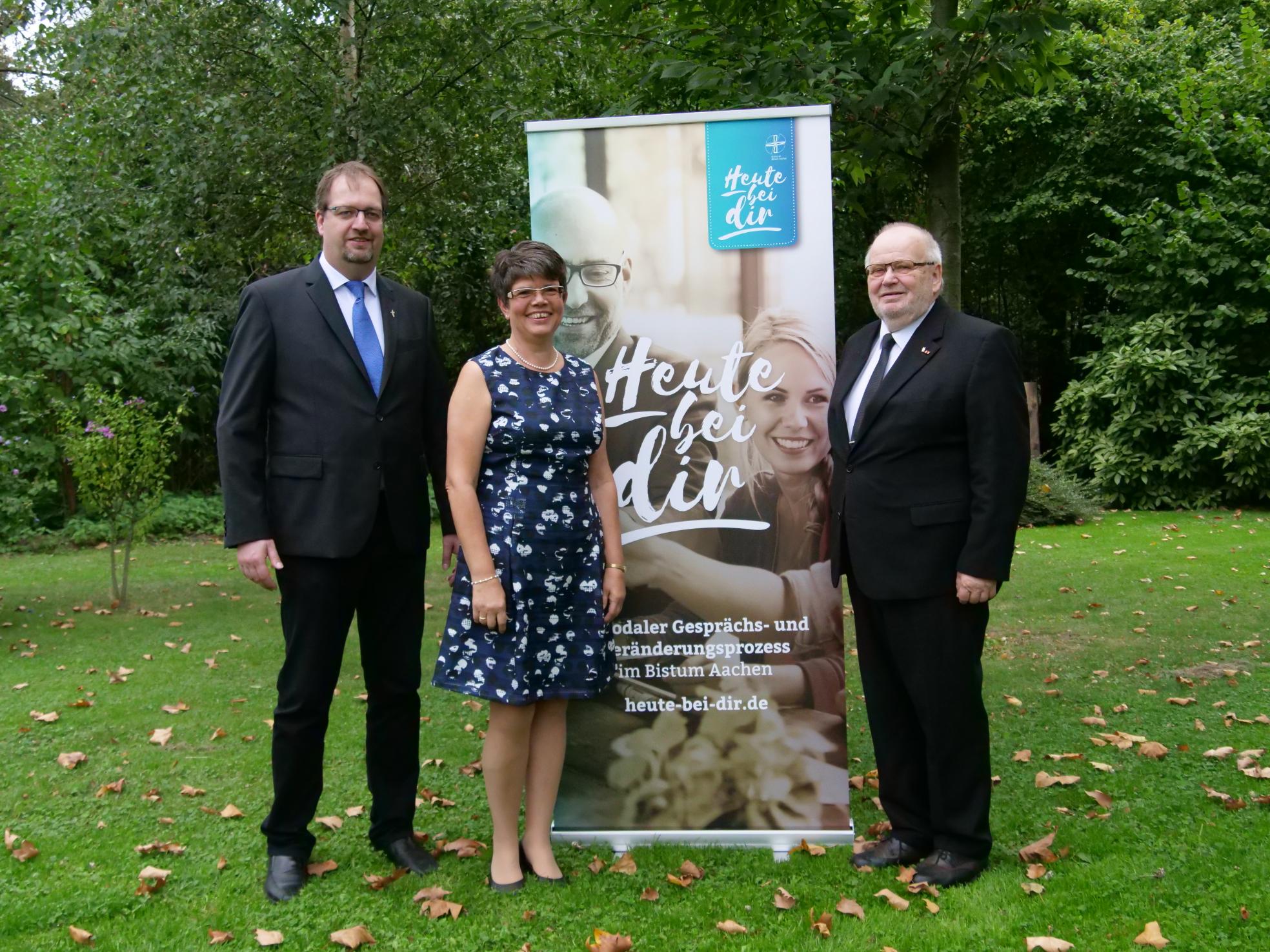 Das Regionalteam der Region Krefeld: Pfarrer Thorsten Obst, Pastoralreferentin Elisabeth Vratz und das ehrenamtliche Mitglied Hans-Joachim Hofer. (c) Bistum Aachen