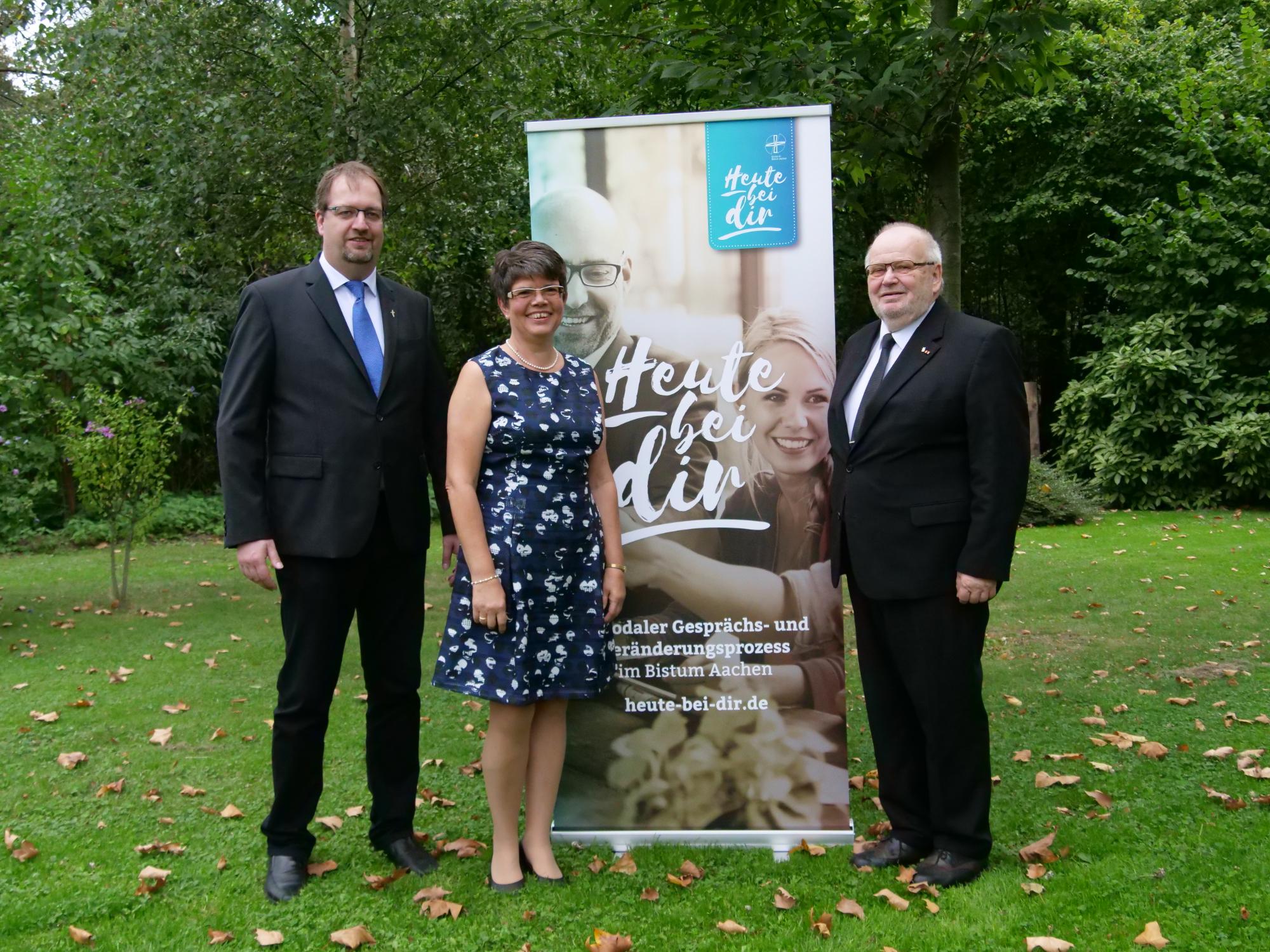 Das Regionalteam der Region Krefeld: Pfarrer Thorsten Obst, Pastoralreferentin Elisabeth Vratz und das ehrenamtliche Mitglied Hans-Joachim Hofer.