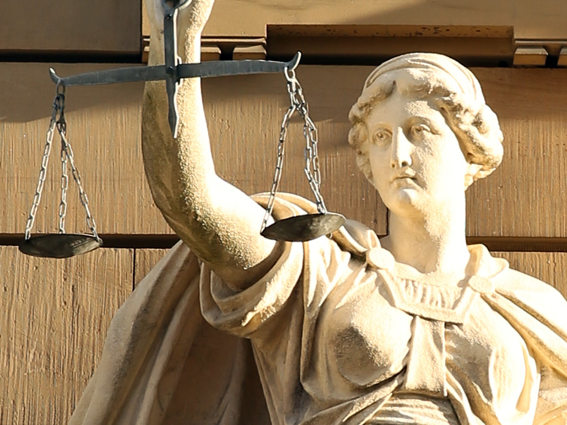 Justitia - Symbolbild (c) www.pixabay.com