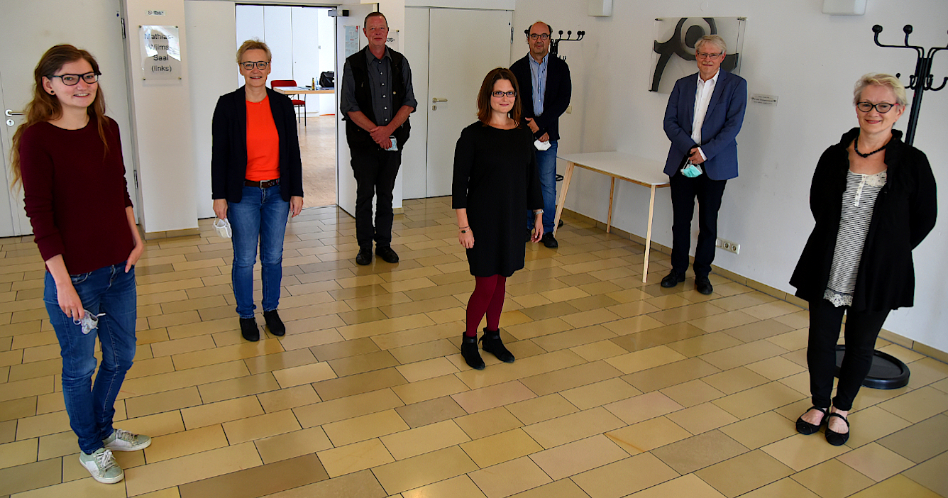 v.l.n.r.: Kathrin Henneberger, Mobbing-Kontakt-Stelle Bistum Aachen; Andrea Kett, Bistum Aachen; Andreas Saßmannshausen, Institut für Arbeitsmedizin, Sicherheitstechnik und Ergonomie; Ann-Katrin Steibert, DGB Region NRW-Süd-West Aachen; Rainer Rißmayer, Nell-Breuning-Haus; Heinz-Bernd Hochgreve, Landesinstitut für Arbeitsgestaltung NRW; Elke Böhme, Mobbing-Beraterin Bistum Aachen. (c) Axel Gauster / Nell-Breuning-Haus