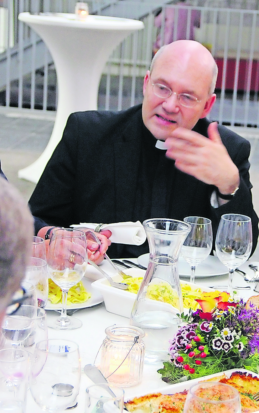 Aktiver Zuhörer: Bischof Helmut Dieser