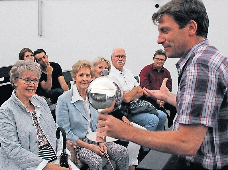 Beim interreligiösen Spaziergang haben die Teilnehmer viel über Architektur und voneinander gelernt.
