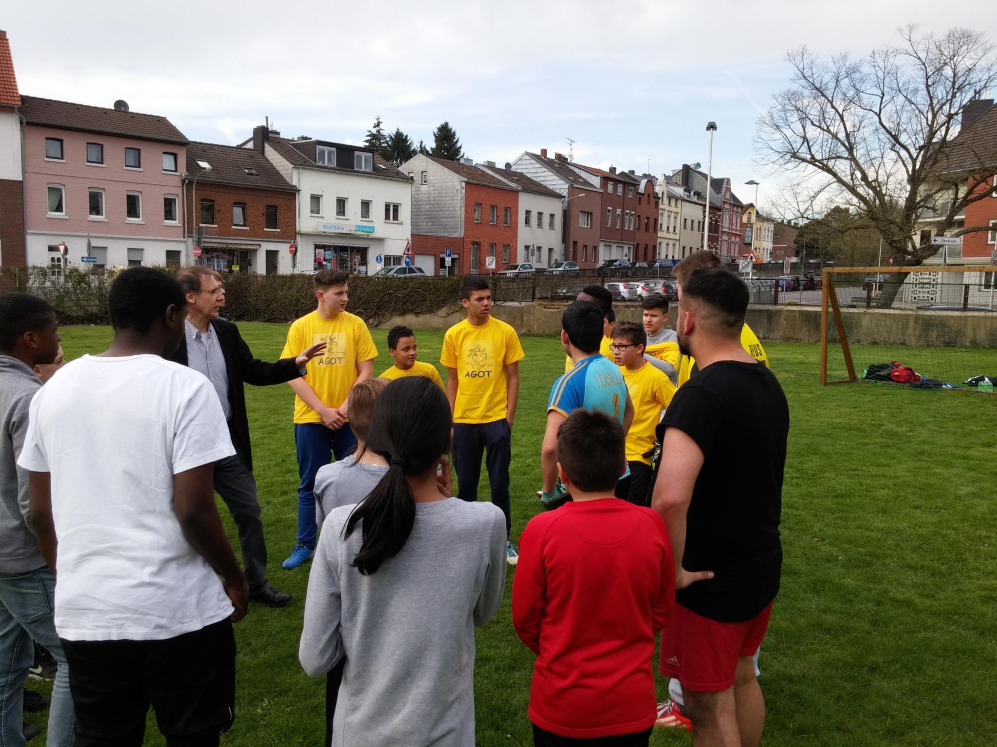 FUSSBALL