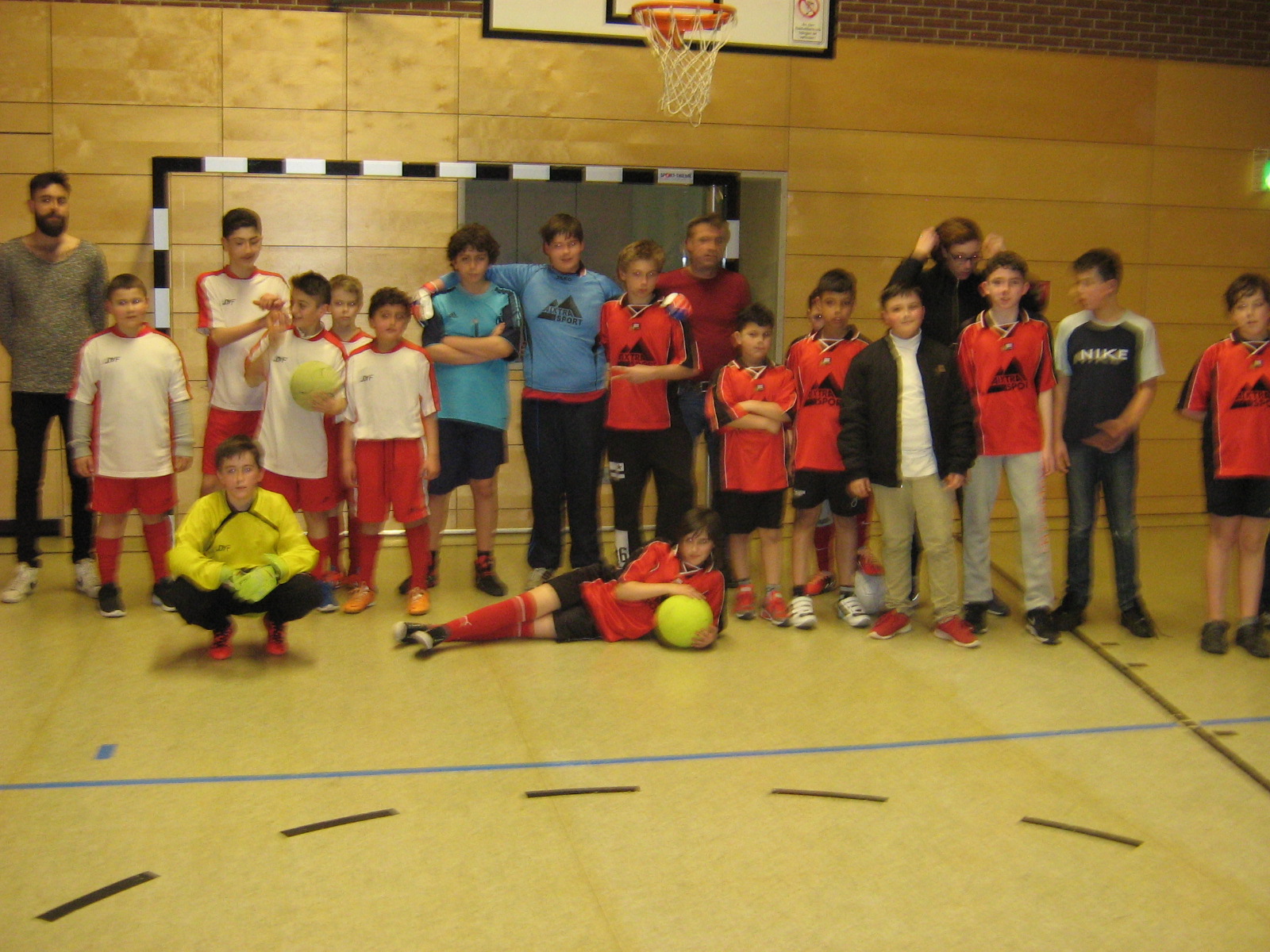 FUSSBALL