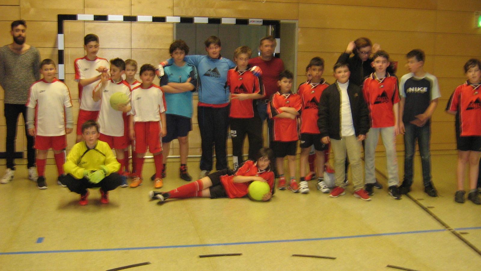 FUSSBALL