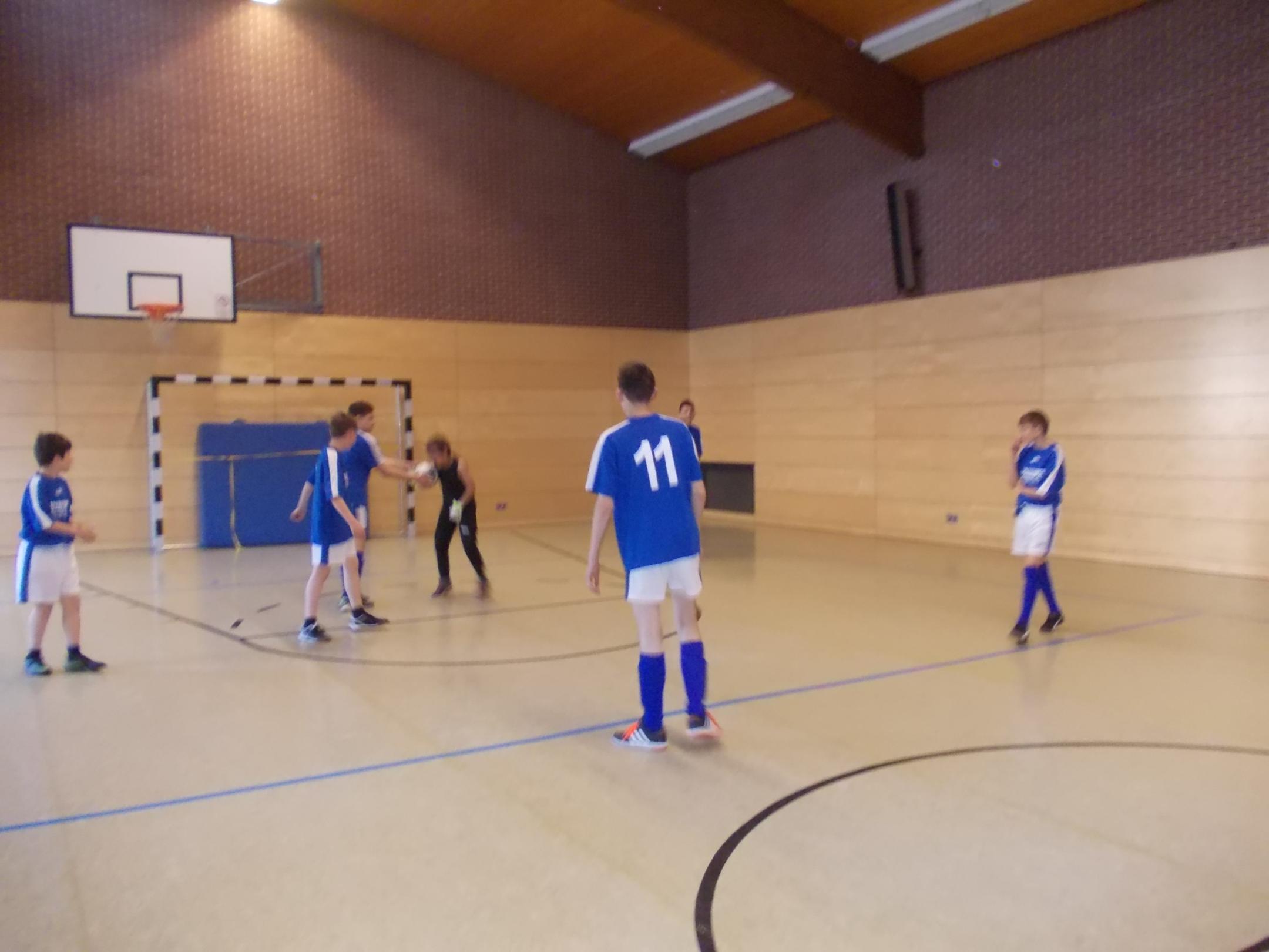 FUSSBALL