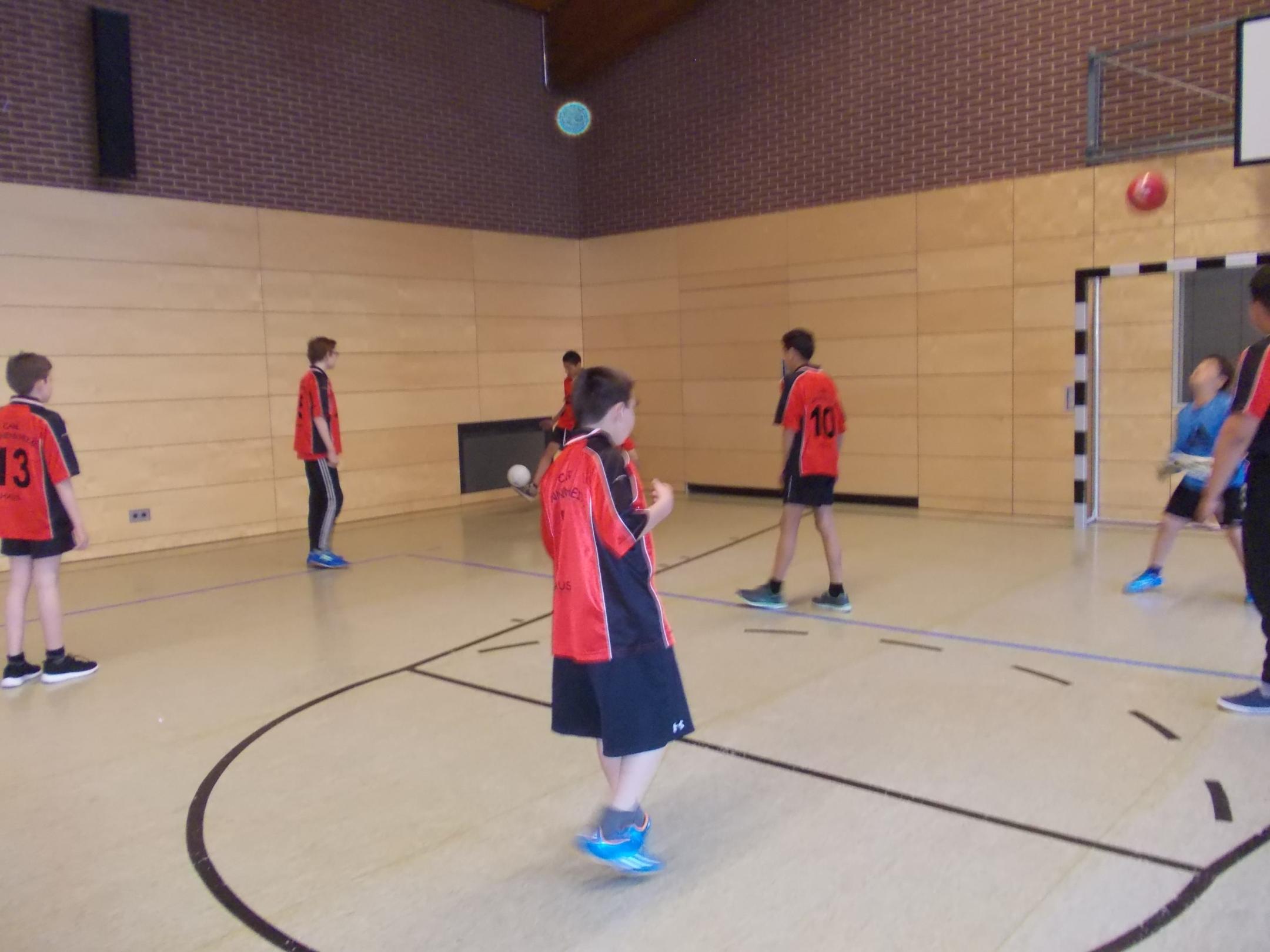 FUSSBALL