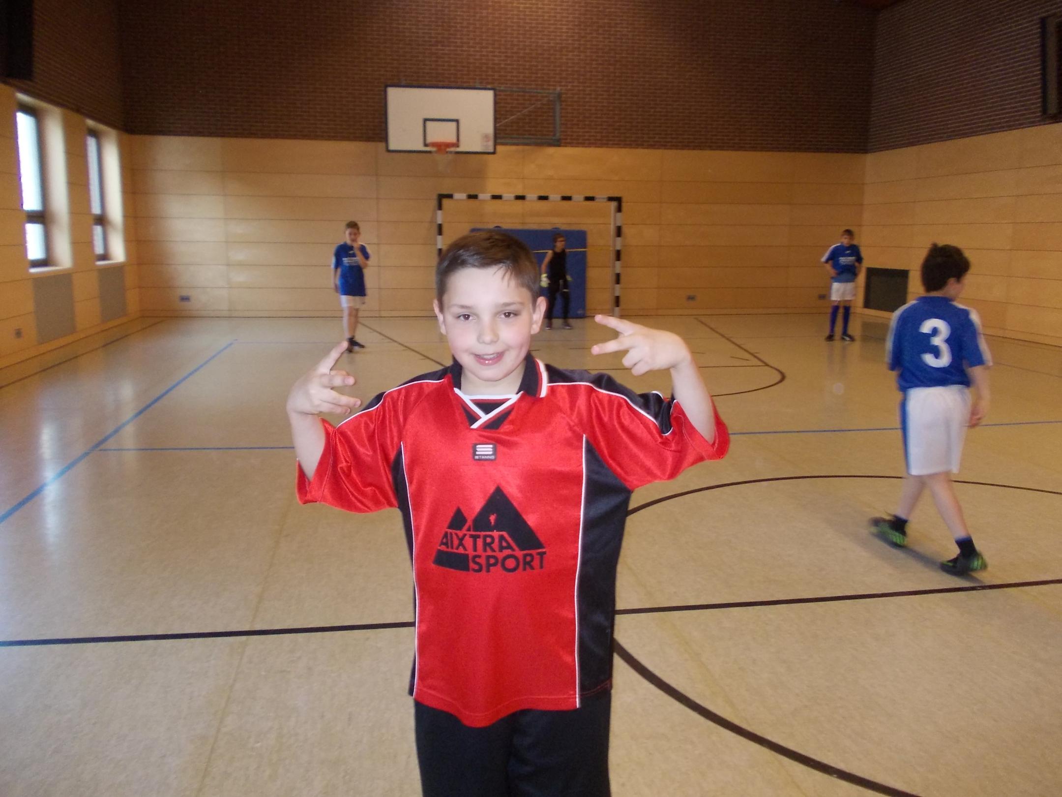 FUSSBALL