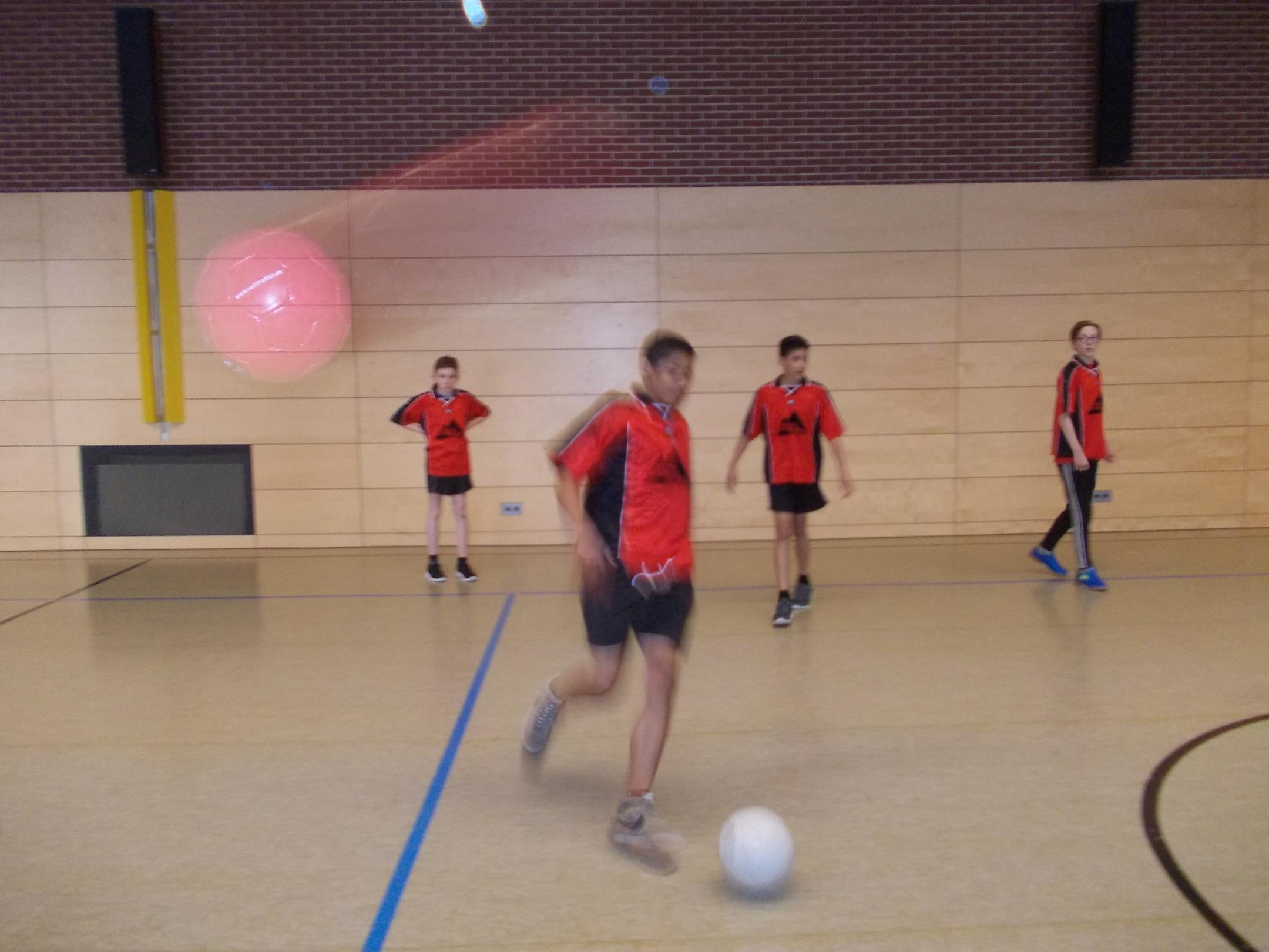 FUSSBALL