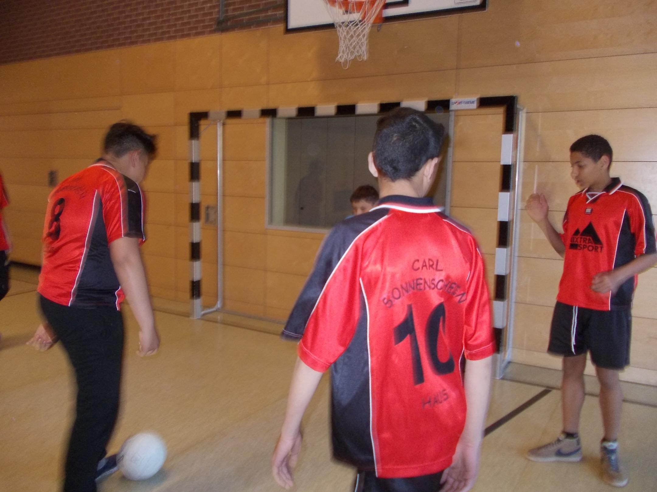 FUSSBALL