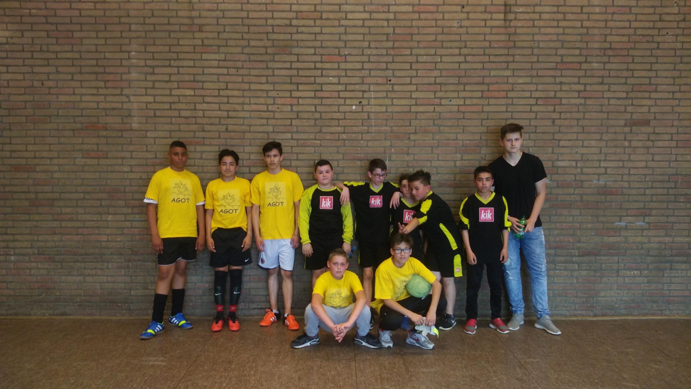FUSSBALL