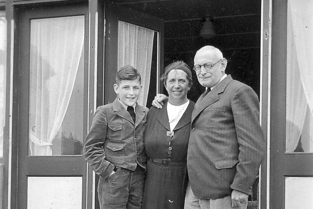 mit Eltern Duisburg 1937
